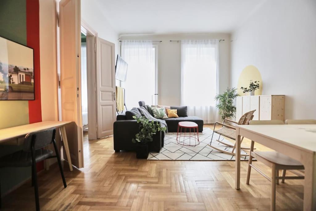 Unwind In Style W Sauna Dsgn 2Br Home Budapest Exterior photo